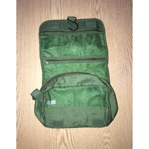 New unisex Dark Green Toiletries Hanging Bag Zip Up Velcro Travel Overnight